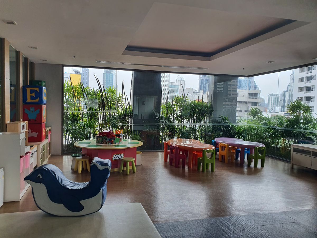 ขายคอนโดสุขุมวิท อโศก ทองหล่อ : Aequa Sukhumvit 49 / คอนโดหรู เลี้ยงสัตว์ได้ ใกล้ BTS พร้อมพงษ์ , ทองหล่อ / 2 ห้องนอน 118 ตร.ม. โทร 0937890899