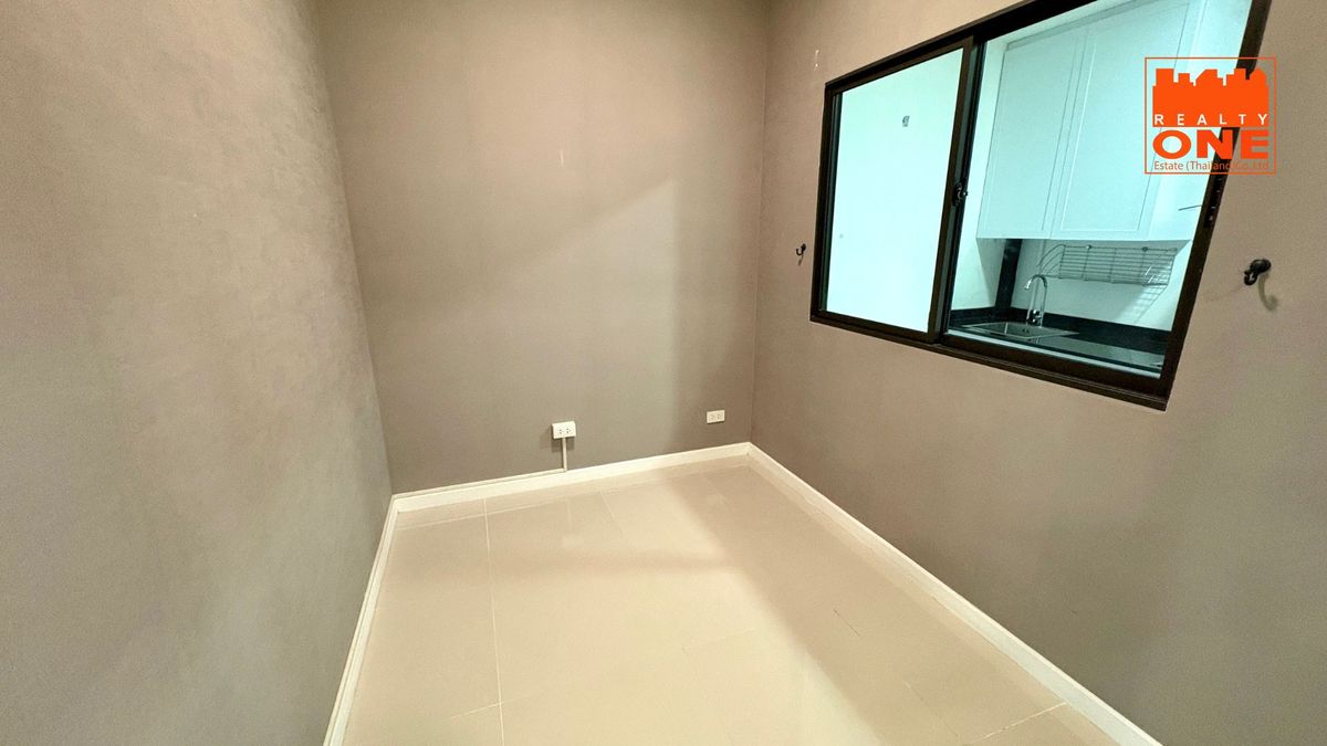 ขายทาวน์โฮมมีนบุรี-ร่มเกล้า : ขายบ้าน พฤกษาวิลล์ กรุงเทพกรีฑา วงแหวน 30.2 ตารางวา หลังมุม 4 ห้องนอน 