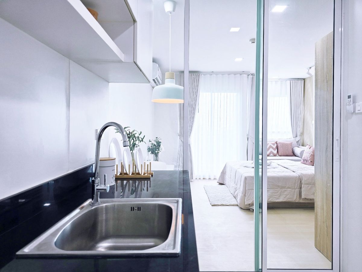 ขายคอนโดเลียบทางด่วนรามอินทรา : ((ขายด่วน)) ห้องพร้อมอยู่วีคอนโดเอกมัย รามอินทรา ส่วนกลางครบน่าใช้ ผ่อน 6,xxx ไม่ต้องดาวน์ ใครหาโซนนี้รีบเลย 🏡😍