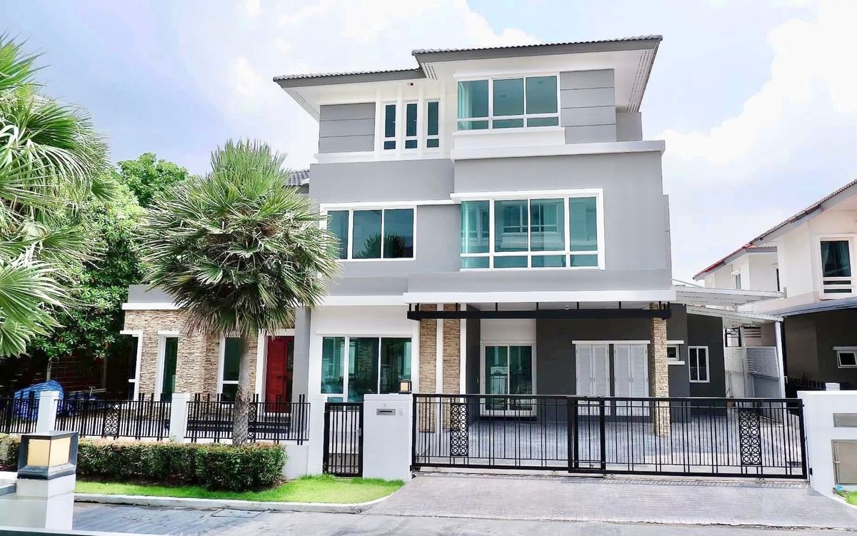 HousePattanakan, Srinakarin : Luxury detached house, Grand Bangkok Boulevard Rama 9 - Srinakarin (Krungthep Kreetha)