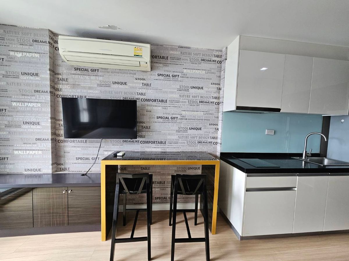 For RentCondoOnnut, Udomsuk : Rent a studio near BTS Punnawithi 🏙️ Swimming pool view 🏊‍♂️ High floor 🌇 Size 25 sq.m. 🏠