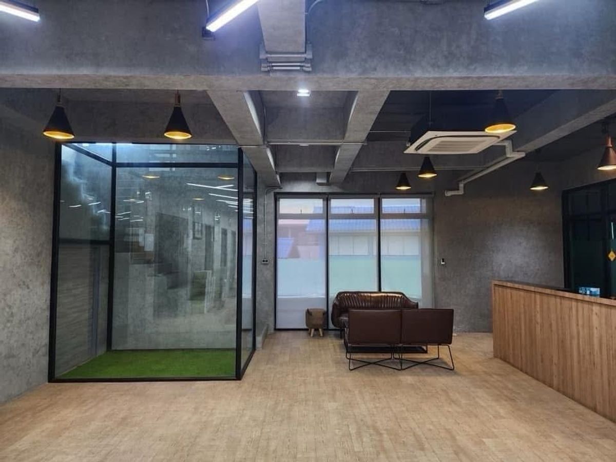 ขายสำนักงานนวมินทร์ รามอินทรา : 📌ขายด่วน ‼️อาคารสำนักงาน 4 ชั้น สุขาภิบาล 5 ขนาด 995 Sq.m (296 Sq.wa) ลดพิเศษเหลือเพียง 39 MB !! ติดต่อ 086-795-9997 จิมมี่