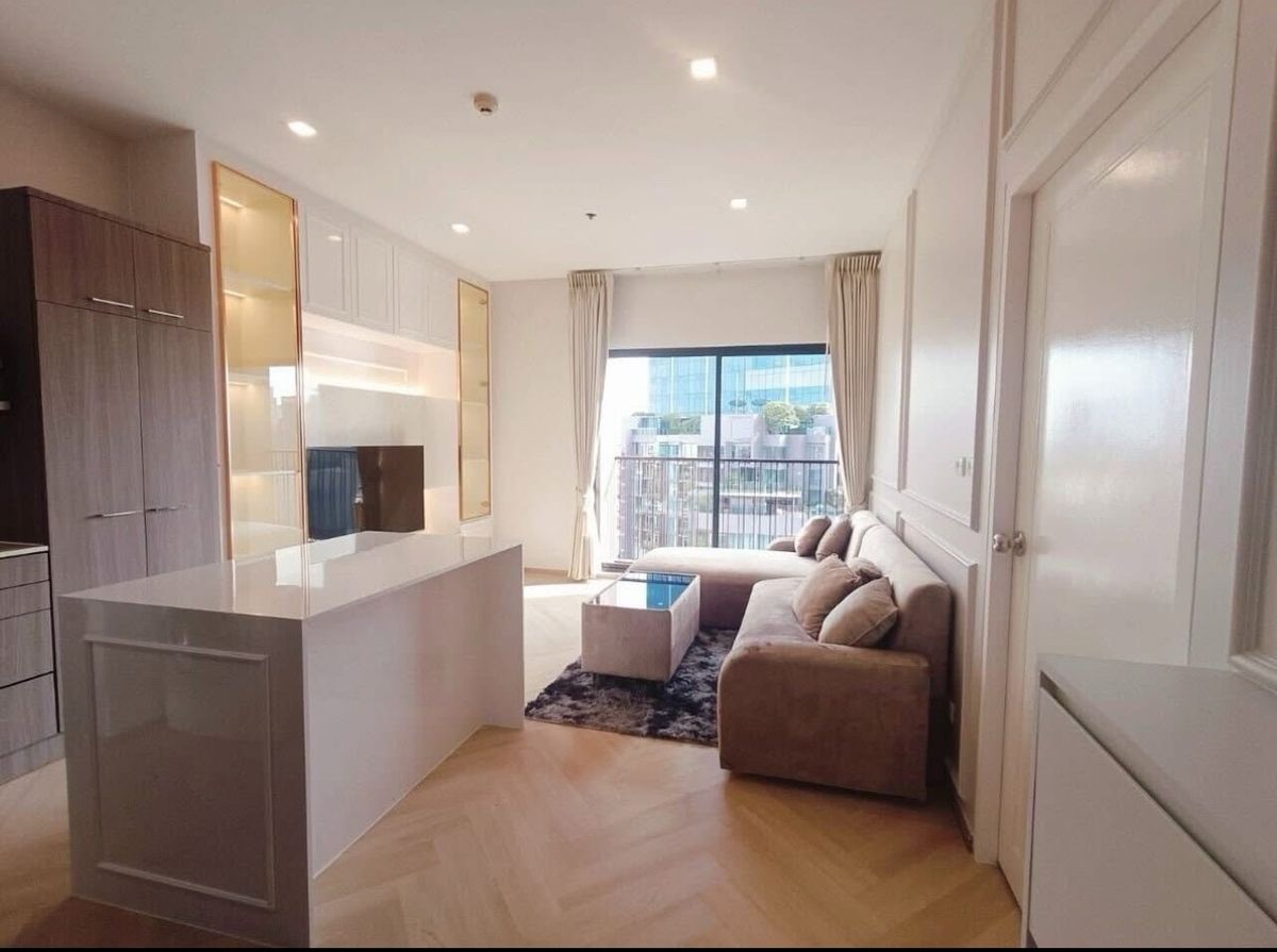 For RentCondoSukhumvit, Asoke, Thonglor : 🌟 Modern Luxury 1-Bedroom Condo – Fully Furnished, High Floor, City View, 3 Min Walk to BTS Ekkamai 🌟