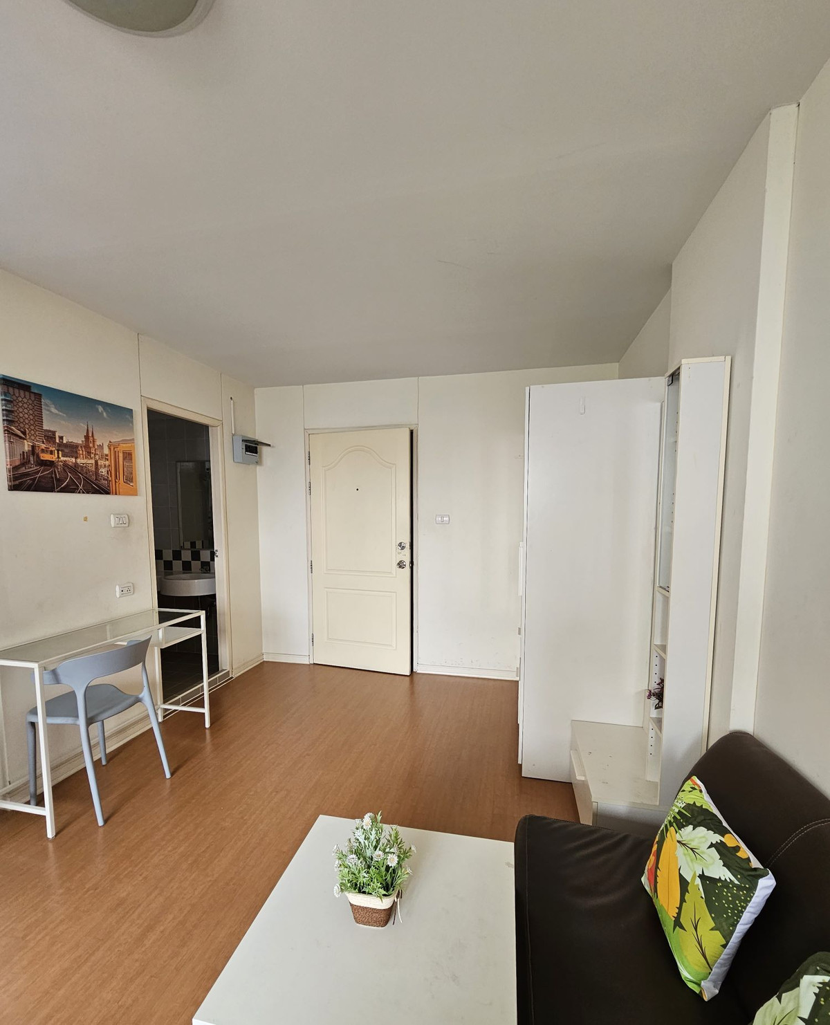 ให้เช่าคอนโดรัตนาธิเบศร์ สนามบินน้ำ พระนั่งเกล้า : ให้เช่าลุมพินีคอนโดทาวน์ รัตนาธิเบศร์ สตูดิโอ 25 ตรม. ชั้น 4 อาคาร D2 เฟอร์นิเจอร์ครบ การเดินทางสะดวก พร้อมอยู่ Lumpini Condo Town Rattanathibet For Rent