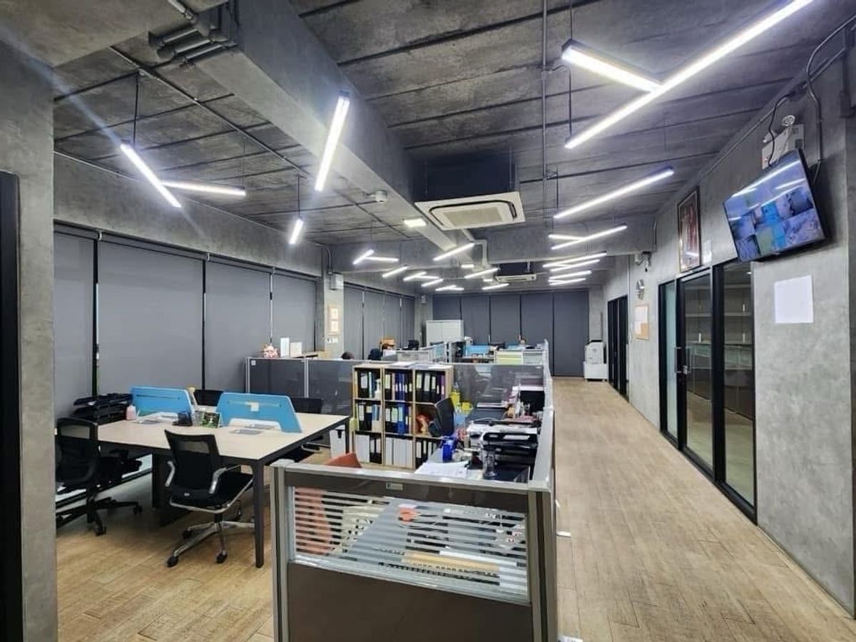 ขายสำนักงานนวมินทร์ รามอินทรา : 📌ขายด่วน ‼️อาคารสำนักงาน 4 ชั้น สุขาภิบาล 5 ขนาด 995 Sq.m (296 Sq.wa) ลดพิเศษเหลือเพียง 39 MB !! ติดต่อ 086-795-9997 จิมมี่