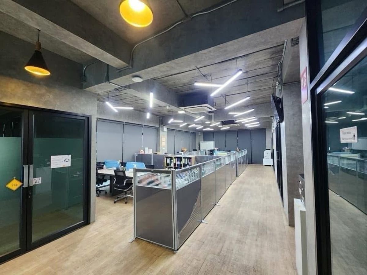 ขายสำนักงานนวมินทร์ รามอินทรา : 📌ขายด่วน ‼️อาคารสำนักงาน 4 ชั้น สุขาภิบาล 5 ขนาด 995 Sq.m (296 Sq.wa) ลดพิเศษเหลือเพียง 39 MB !! ติดต่อ 086-795-9997 จิมมี่