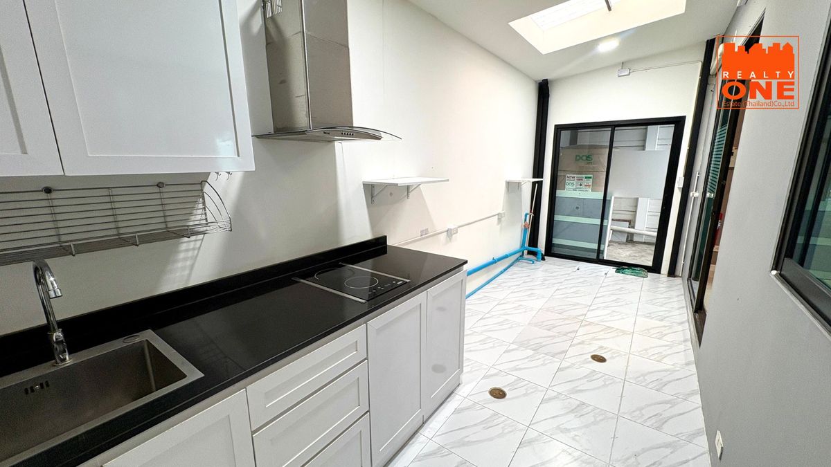 ขายทาวน์โฮมมีนบุรี-ร่มเกล้า : ขายบ้าน พฤกษาวิลล์ กรุงเทพกรีฑา วงแหวน 30.2 ตารางวา หลังมุม 4 ห้องนอน 