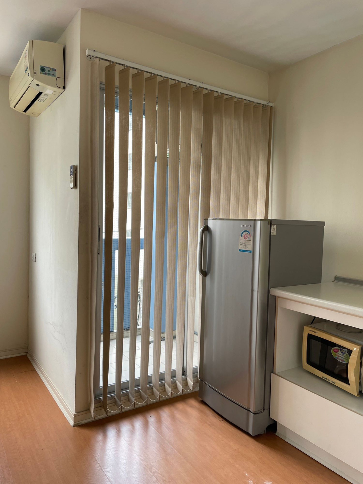 ให้เช่าคอนโดรัตนาธิเบศร์ สนามบินน้ำ พระนั่งเกล้า : ให้เช่าลุมพินีคอนโดทาวน์ รัตนาธิเบศร์ สตูดิโอ 25 ตรม. ชั้น 4 อาคาร D2 เฟอร์นิเจอร์ครบ การเดินทางสะดวก พร้อมอยู่ Lumpini Condo Town Rattanathibet For Rent