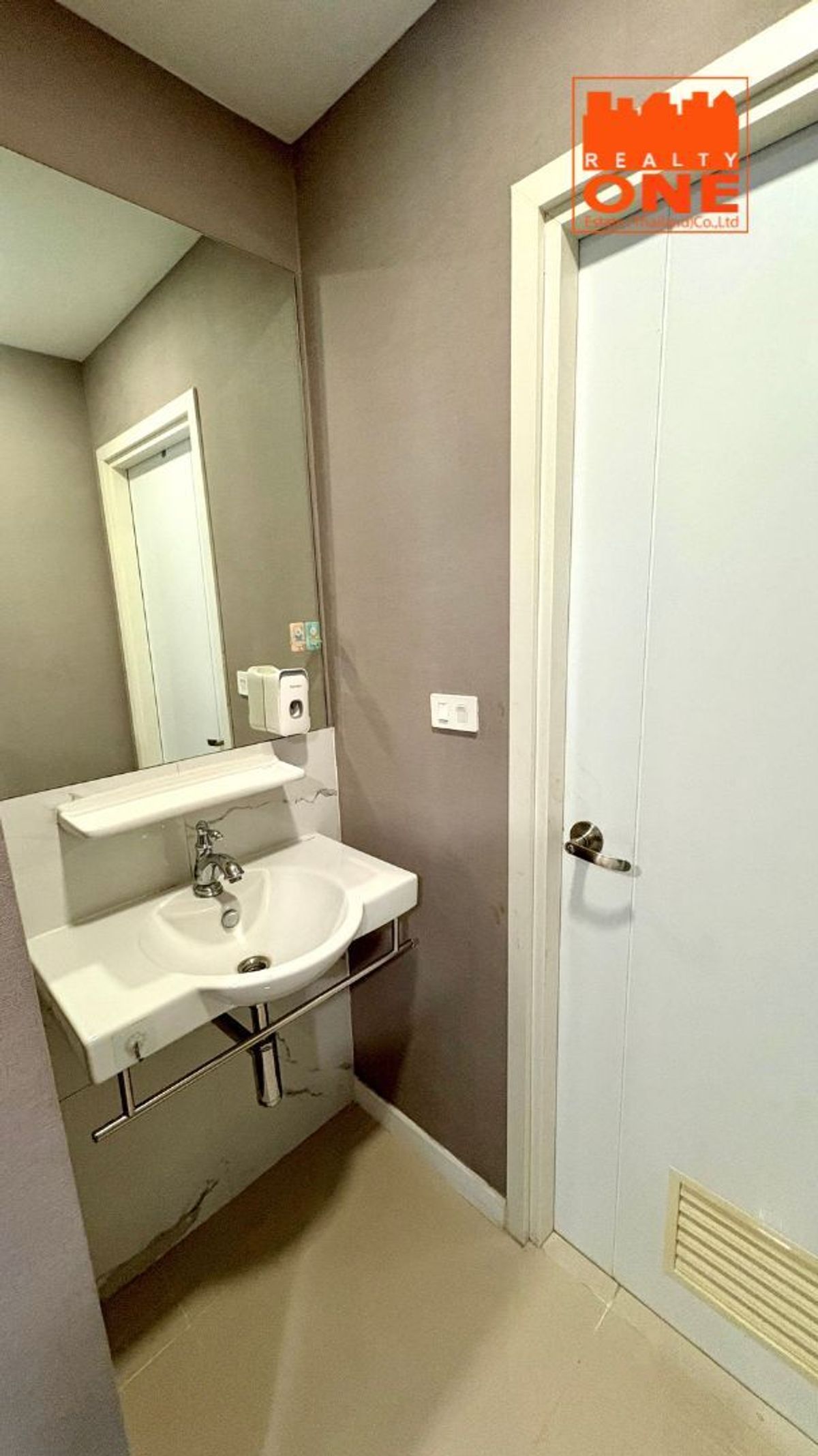 ขายทาวน์โฮมมีนบุรี-ร่มเกล้า : ขายบ้าน พฤกษาวิลล์ กรุงเทพกรีฑา วงแหวน 30.2 ตารางวา หลังมุม 4 ห้องนอน 