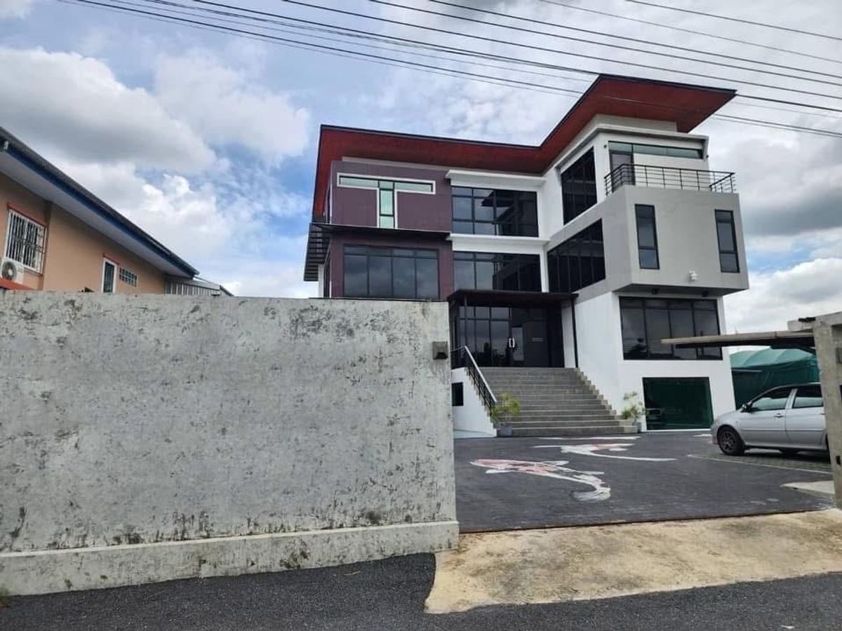 For SaleOfficeNawamin, Ramindra : 📌 Urgent sale‼ ️ Office Building 4 -storey Sukhaphiban 5 size 995 SQ.M (296 SQ.WA) Special discount only 39 MB !! Contact 086-795-9997 Jimmy