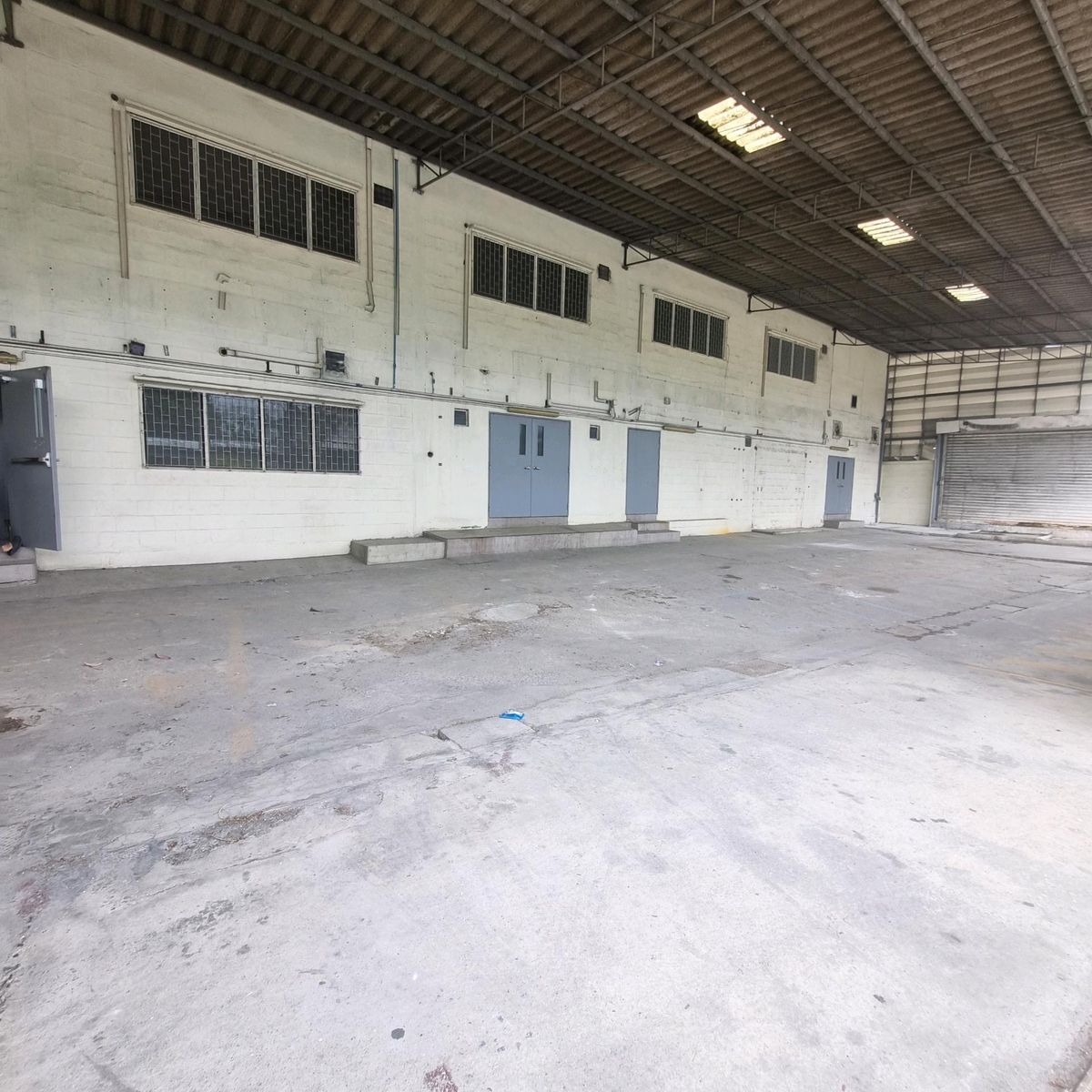 For SaleFactoryRathburana, Suksawat : Old factory for sale in the area of ​​1 rai than Suksawat 30, urgent 40 million.