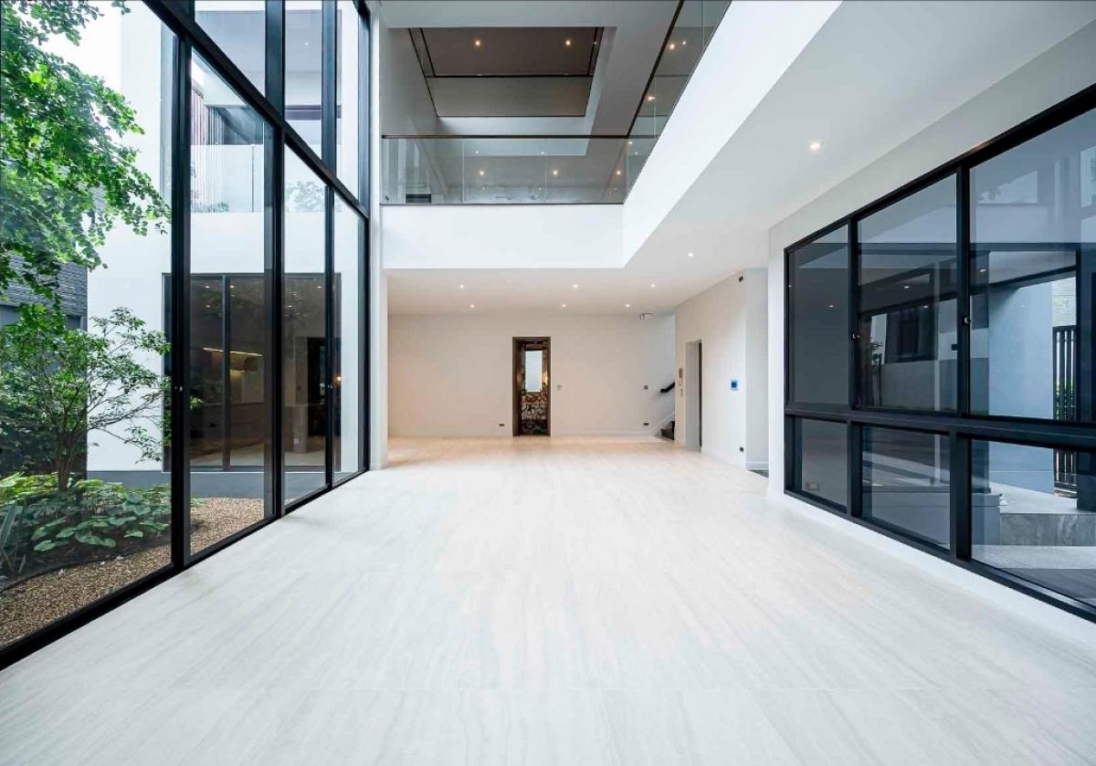 ขายบ้านพัฒนาการ ศรีนครินทร์ : 28/02/2026, บ้านหรู 5 ห้องนอน บนที่ดินกว้าง 107 ตรว. BuGaan Krungthep Kreetha ราคาพิเศษ 69 ล้านเท่านั้น!