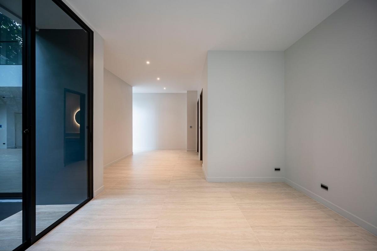 ขายบ้านพัฒนาการ ศรีนครินทร์ : 28/02/2026, บ้านหรู 5 ห้องนอน บนที่ดินกว้าง 107 ตรว. BuGaan Krungthep Kreetha ราคาพิเศษ 69 ล้านเท่านั้น!