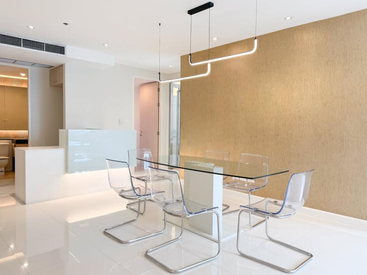 For RentCondoWitthayu, Chidlom, Langsuan, Ploenchit : 03/04/2026, Luxury in the heart of the city! 2-bedroom Grand Langsuan near BTS Chit Lom
Spacious area of 144 sqm with swimming pool and fitness. Rent price 100,000 THB/month 0642748883