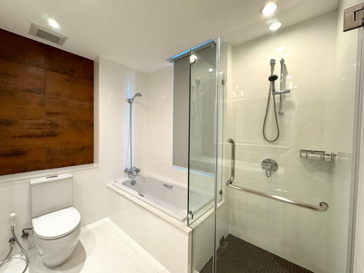 For RentCondoWitthayu, Chidlom, Langsuan, Ploenchit : 03/04/2026, Luxury in the heart of the city! 2-bedroom Grand Langsuan near BTS Chit Lom
Spacious area of 144 sqm with swimming pool and fitness. Rent price 100,000 THB/month 0642748883