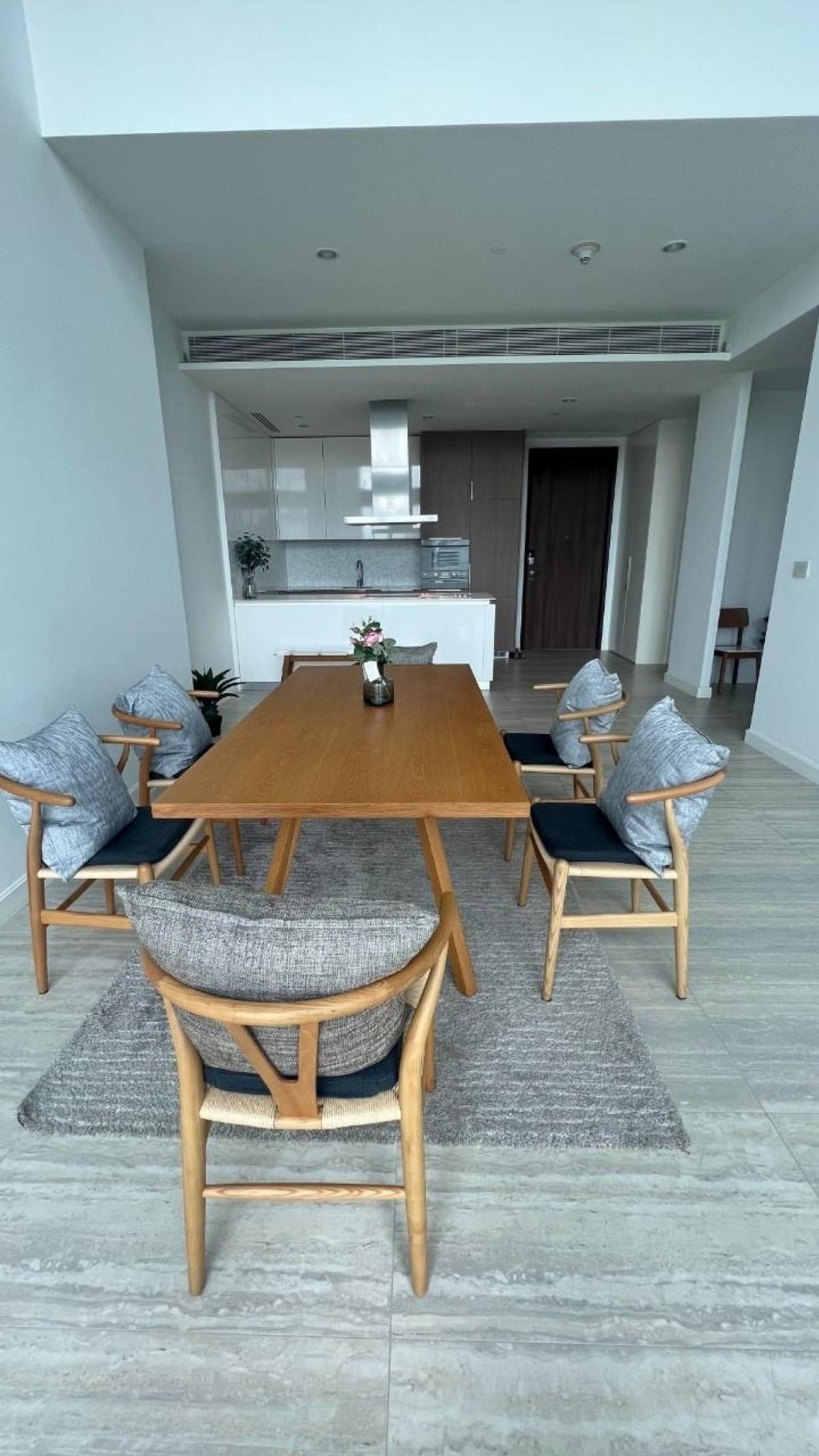 For RentCondoWitthayu, Chidlom, Langsuan, Ploenchit : 03/04/2026, Luxury! 2-bedroom condo 185 Rajadamri near BTS Ratchadamri
Spacious area of 160 sq.m. with fitness center and swimming pool for only 200,000 baht/month! 0642748883