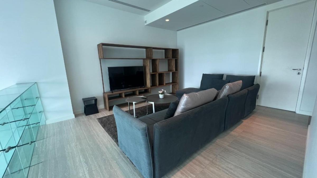For RentCondoWitthayu, Chidlom, Langsuan, Ploenchit : 03/04/2026, Luxury! 2-bedroom condo 185 Rajadamri near BTS Ratchadamri
Spacious area of 160 sq.m. with fitness center and swimming pool for only 200,000 baht/month! 0642748883