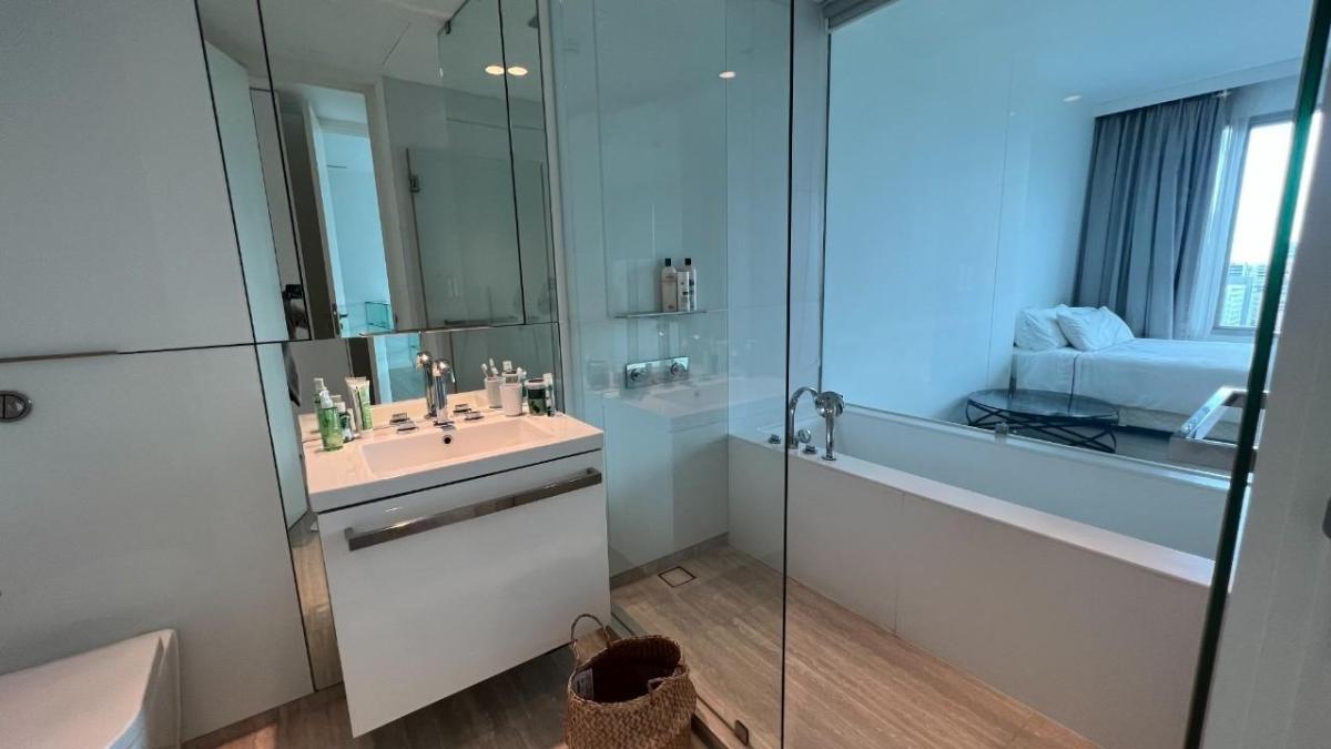 For RentCondoWitthayu, Chidlom, Langsuan, Ploenchit : 03/04/2026, Luxury! 2-bedroom condo 185 Rajadamri near BTS Ratchadamri
Spacious area of 160 sq.m. with fitness center and swimming pool for only 200,000 baht/month! 0642748883