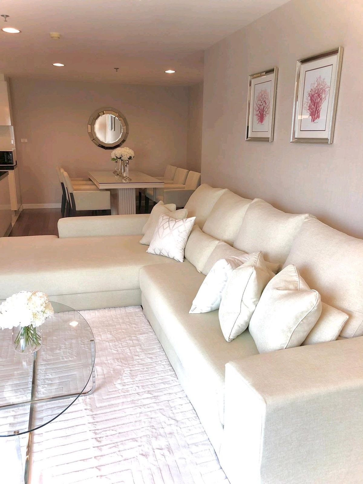 ให้เช่าคอนโดพระราม 9 เพชรบุรีตัดใหม่ RCA : 💫💫Beautiful 2-Bedroom Unit on High Floor 20