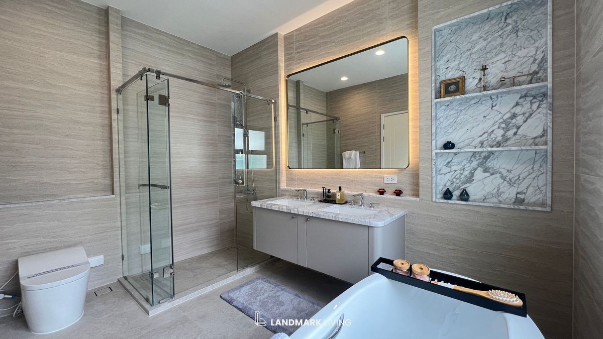 For SaleHousePattanakan, Srinakarin : ✨ Everything as in the picture Ready to move in. 🏡 Narinsiri Krungthep Kreetha. Real touch. Receive premium deals before anyone else at Landmark Living 💯