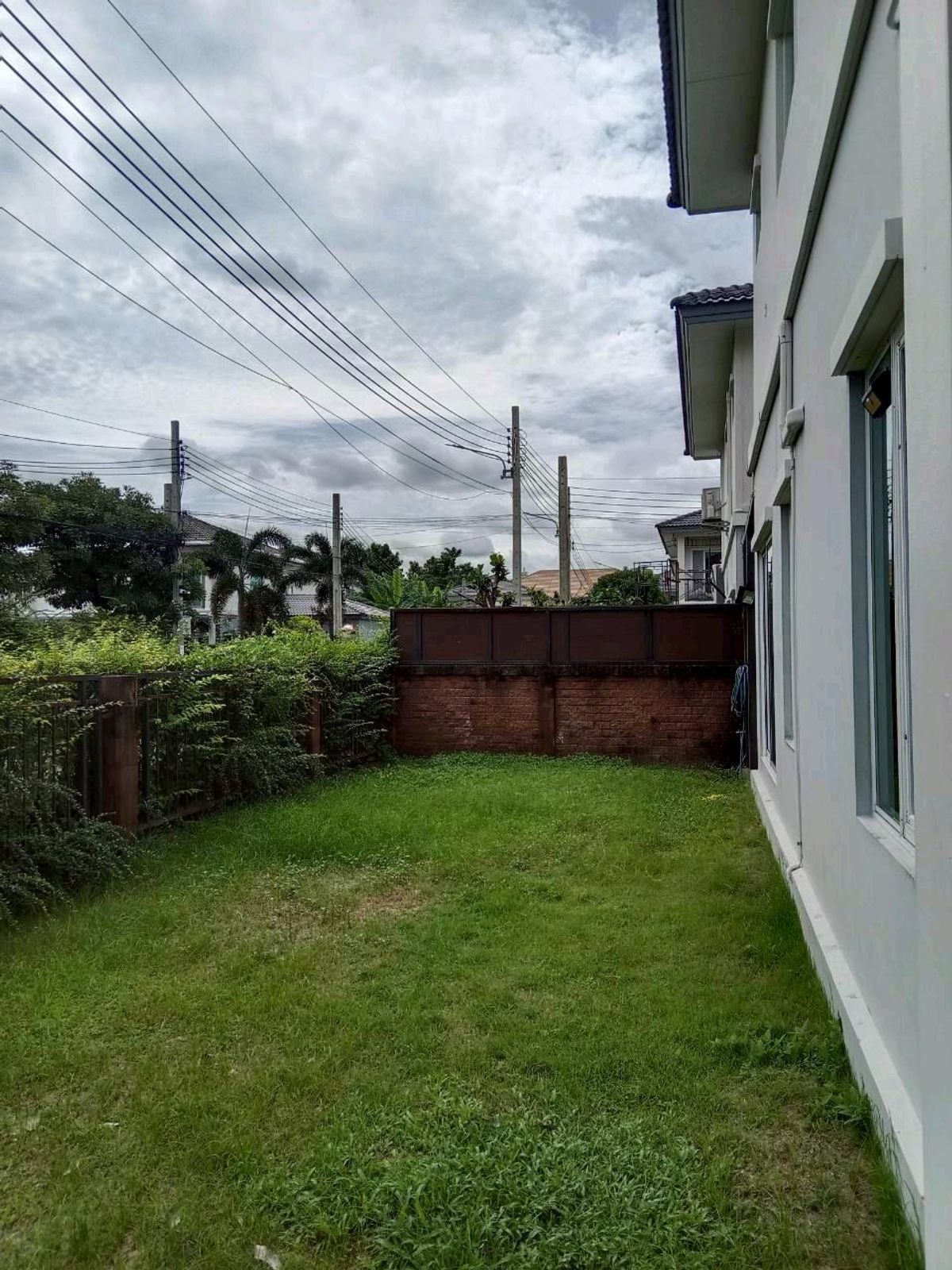 บ้านพัฒนาการ ศรีนครินทร์ : บ้านเดี่ยว ขาย เช่า บ้านมุม3 นอน 3 น้ำ 2 จอดรถ สนใจติดต่อคุณเนย 0938563451