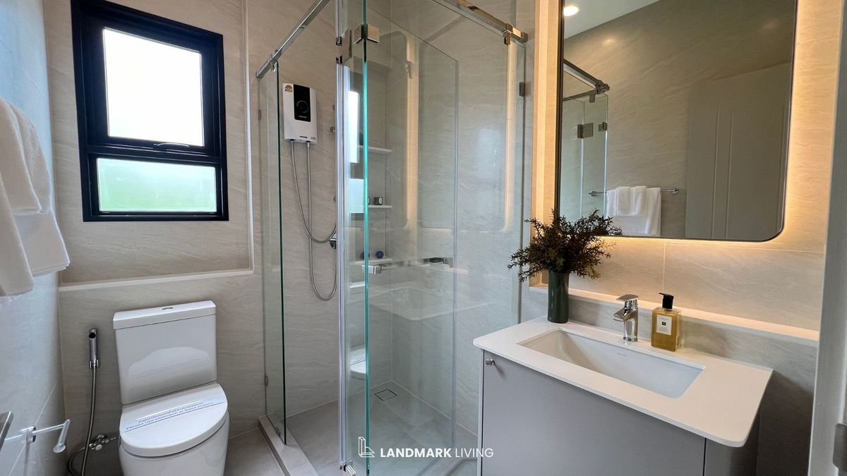 For SaleHousePattanakan, Srinakarin : ✨ Everything as in the picture Ready to move in. 🏡 Narinsiri Krungthep Kreetha. Real touch. Receive premium deals before anyone else at Landmark Living 💯