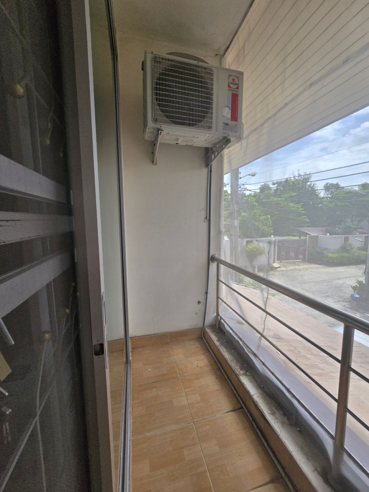 ขายทาวน์โฮมปิ่นเกล้า จรัญสนิทวงศ์ : ขาย ทาวน์โฮม บ้านศศิวรรณ สวนผัก  หลังริม เนื้อที่ 37.6 ตร.ว  อารมณ์สไตล์บ้านเดี่ยว  