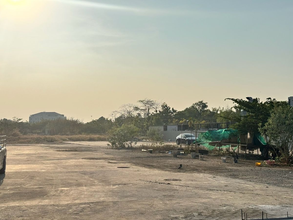 For SaleLandKaset Nawamin,Ladplakao : Urgent land for sale on the road