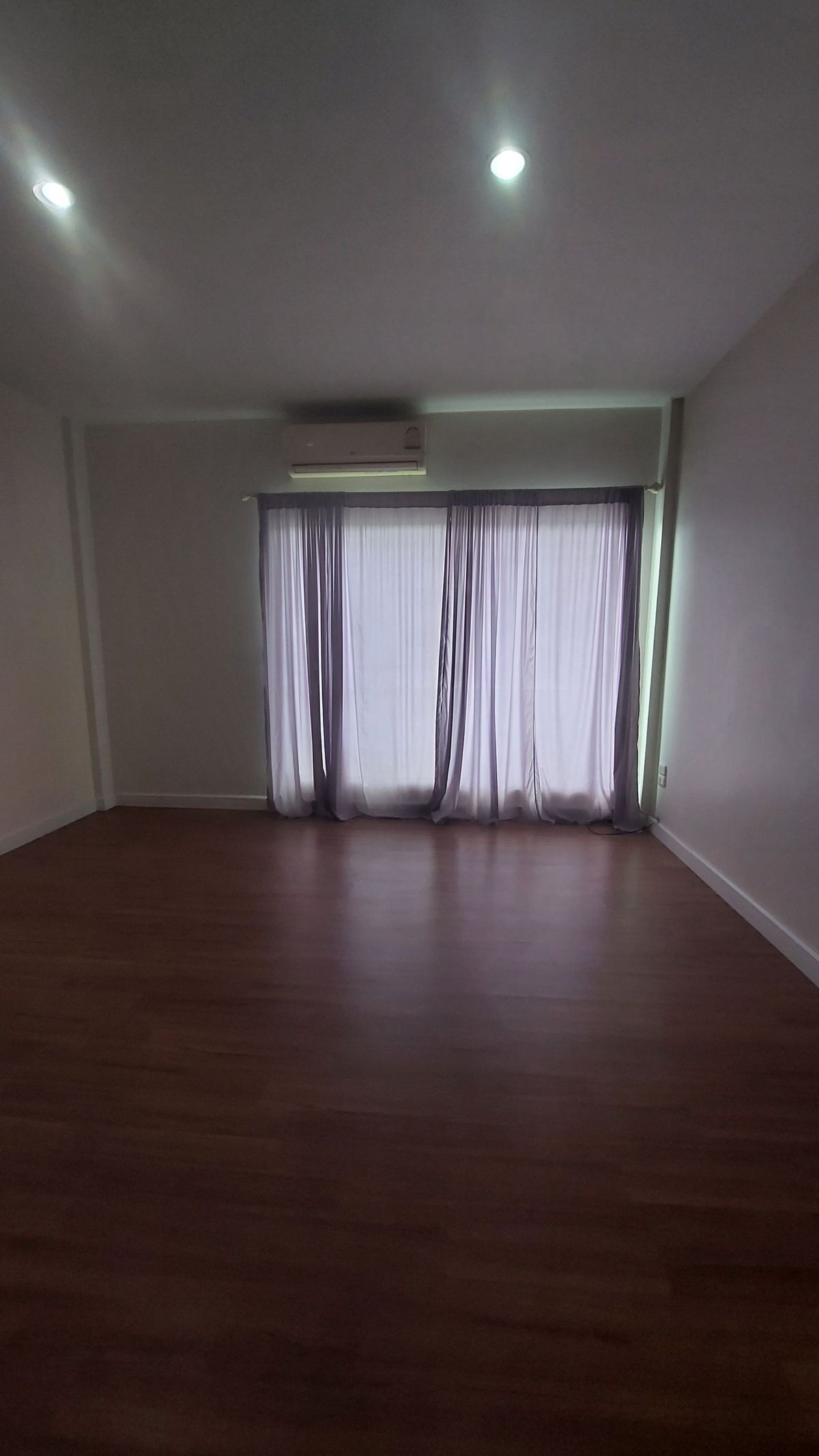 ขายทาวน์โฮมมีนบุรี-ร่มเกล้า : ขายทาวน์โฮม หมู่บ้านนลิน อเวนิว2 รามคำแหง 144  ใกล้รถไฟฟ้าสายสีส้ม