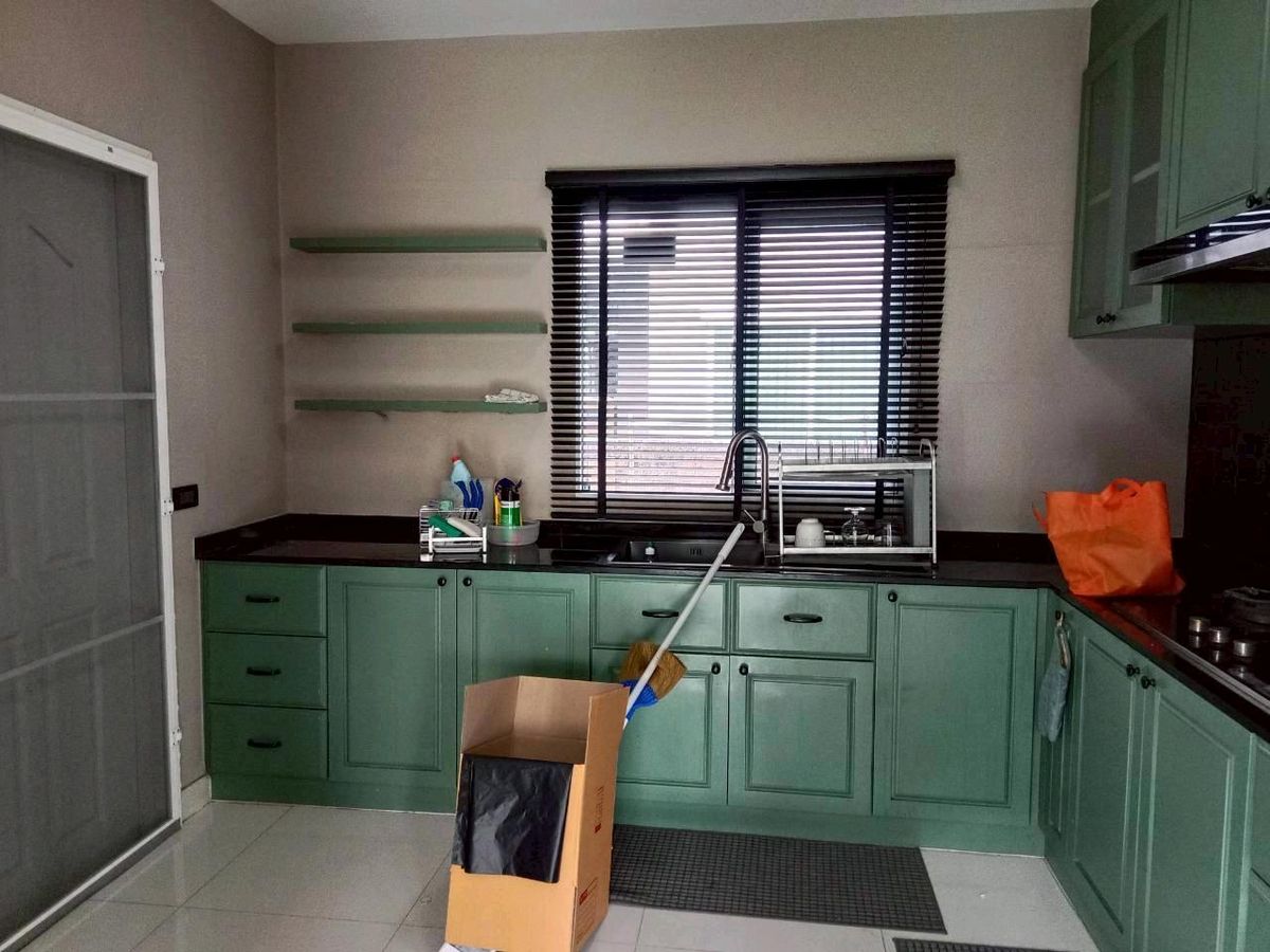 บ้านพัฒนาการ ศรีนครินทร์ : บ้านเดี่ยว ขาย เช่า บ้านมุม3 นอน 3 น้ำ 2 จอดรถ สนใจติดต่อคุณเนย 0938563451