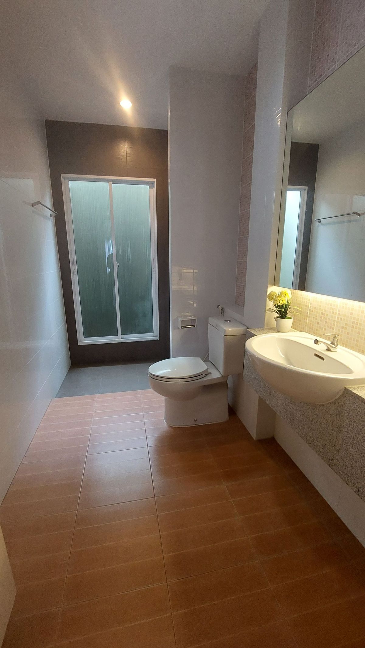 ขายทาวน์โฮมมีนบุรี-ร่มเกล้า : ขายทาวน์โฮม หมู่บ้านนลิน อเวนิว2 รามคำแหง 144  ใกล้รถไฟฟ้าสายสีส้ม