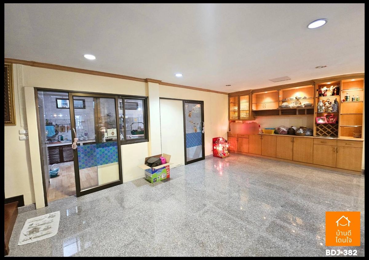 ขายทาวน์โฮมรามคำแหง หัวหมาก : ลดราคาพิเศษ ทาวน์โฮม บ้านบดินทรรักษา (32 ตร.ว.) 4 นอน 2 น้ำ 2 จอด ใกล้โรงเรียนบดินทรเดชา 