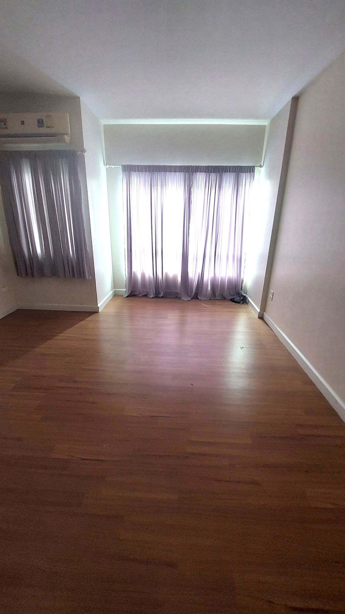 ขายทาวน์โฮมมีนบุรี-ร่มเกล้า : ขายทาวน์โฮม หมู่บ้านนลิน อเวนิว2 รามคำแหง 144  ใกล้รถไฟฟ้าสายสีส้ม