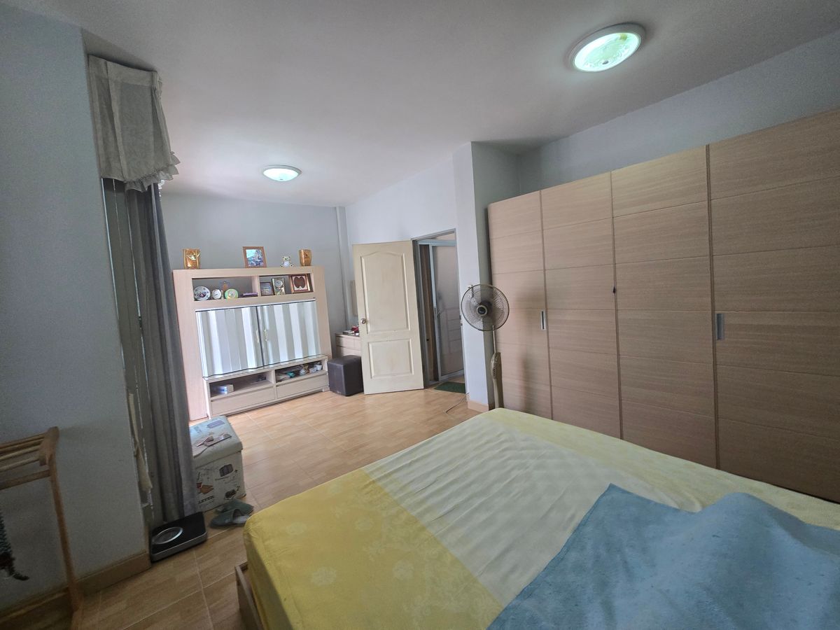 ขายทาวน์โฮมปิ่นเกล้า จรัญสนิทวงศ์ : ขาย ทาวน์โฮม บ้านศศิวรรณ สวนผัก  หลังริม เนื้อที่ 37.6 ตร.ว  อารมณ์สไตล์บ้านเดี่ยว  