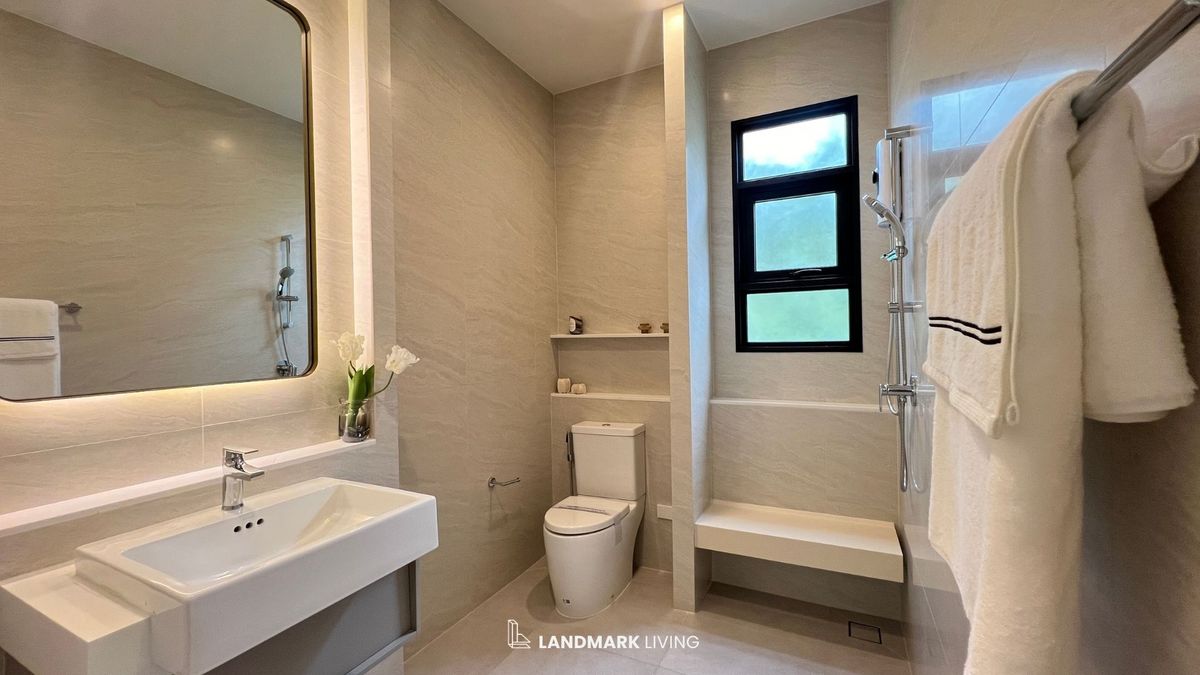 For SaleHousePattanakan, Srinakarin : ✨ Everything as in the picture Ready to move in. 🏡 Narinsiri Krungthep Kreetha. Real touch. Receive premium deals before anyone else at Landmark Living 💯