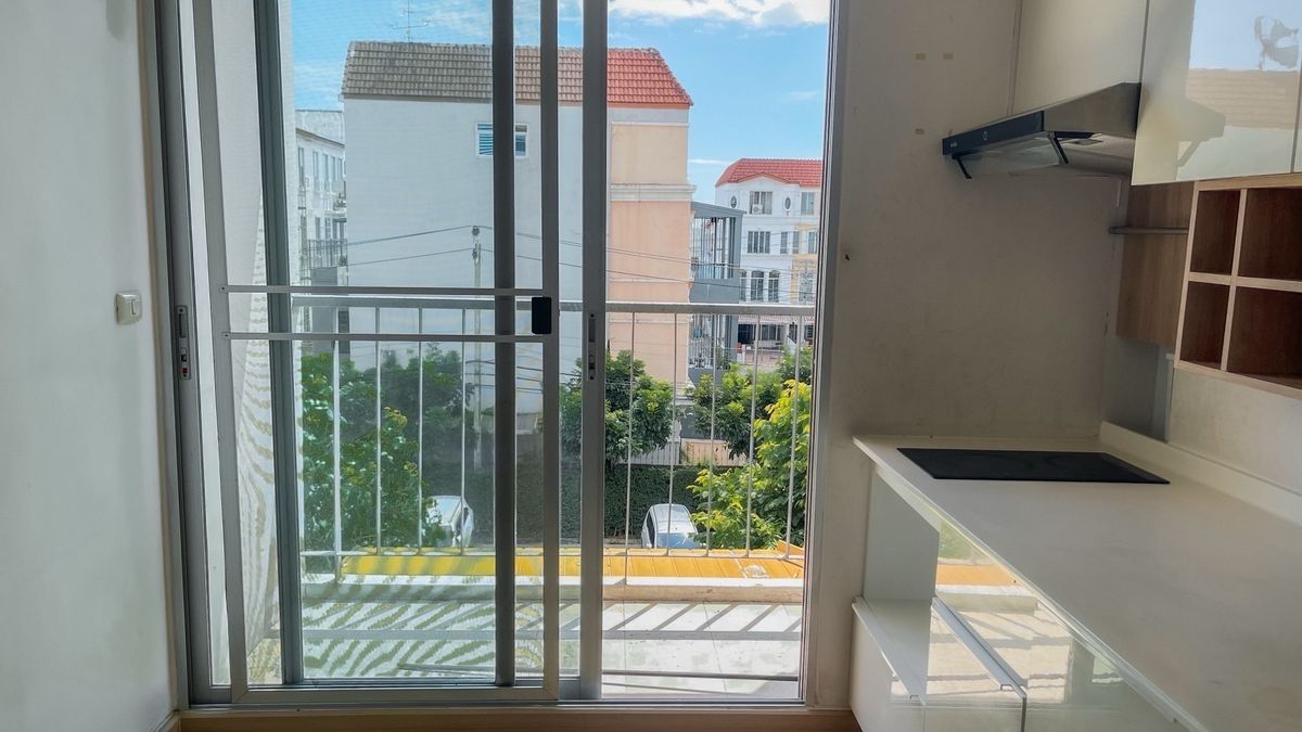 For SaleCondoPattanakan, Srinakarin : The cheapest in the Parkland Srinakarin project (The Parkland Srinakarin)  🛏️ 1 bedroom 🛁 1 bathroom 🛋️ 1 living room size 40 sqm. Building B 3 ✨ Price 1,700,000 baht ✨