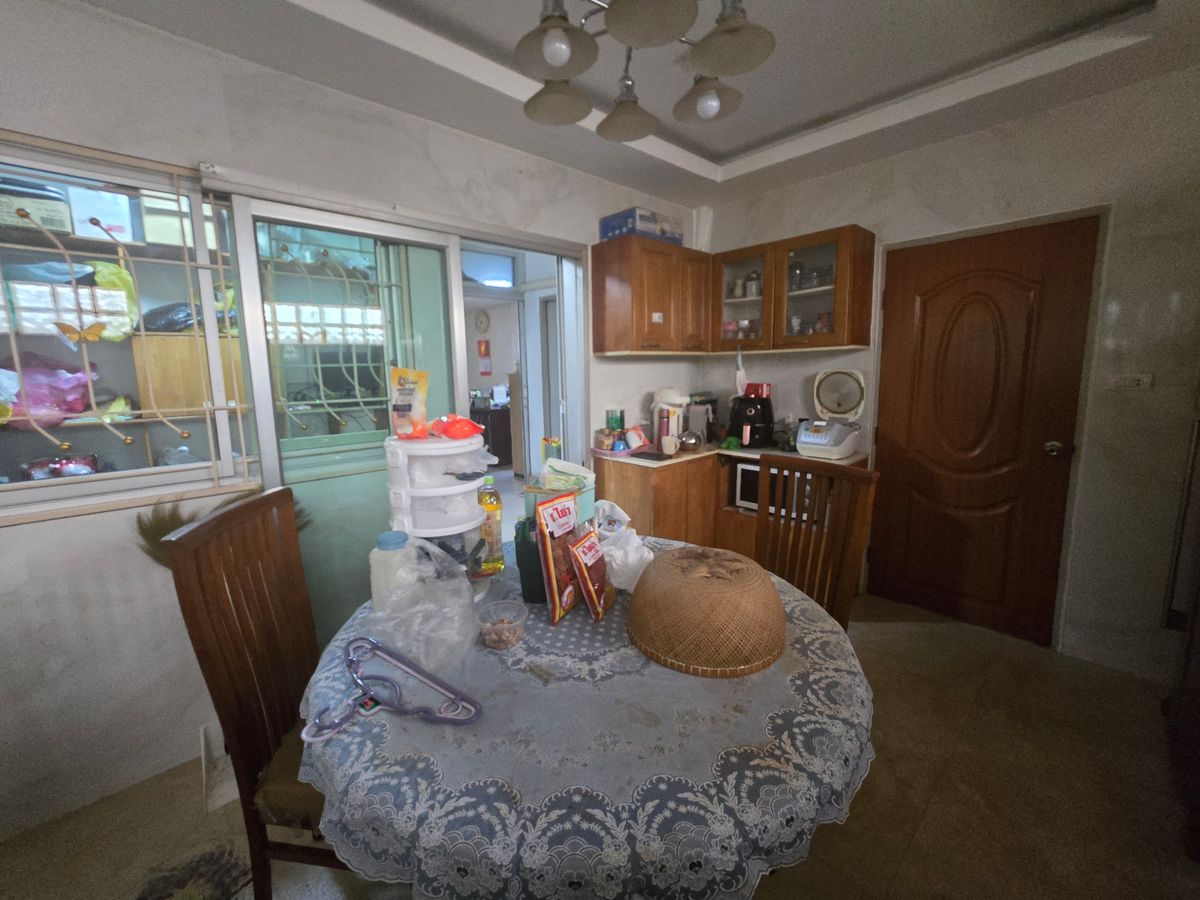 ขายทาวน์โฮมปิ่นเกล้า จรัญสนิทวงศ์ : ขาย ทาวน์โฮม บ้านศศิวรรณ สวนผัก  หลังริม เนื้อที่ 37.6 ตร.ว  อารมณ์สไตล์บ้านเดี่ยว  