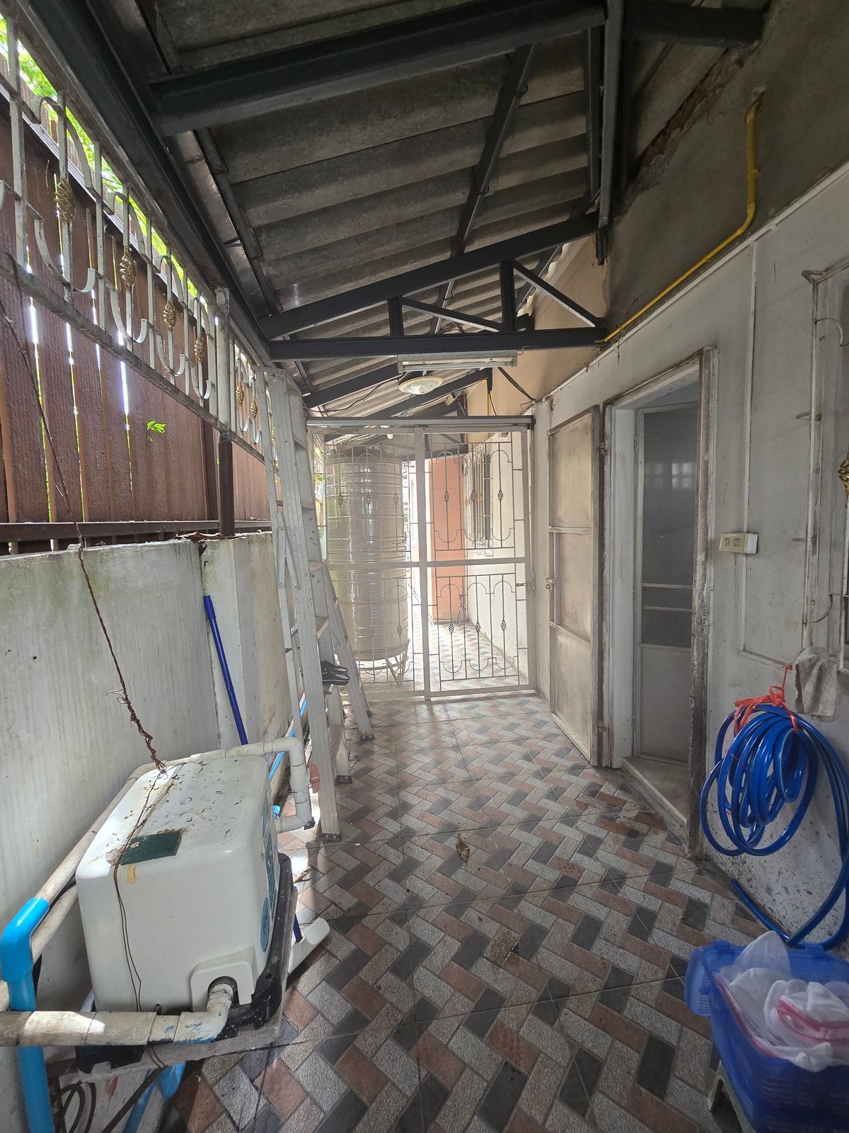 ขายทาวน์โฮมปิ่นเกล้า จรัญสนิทวงศ์ : ขาย ทาวน์โฮม บ้านศศิวรรณ สวนผัก  หลังริม เนื้อที่ 37.6 ตร.ว  อารมณ์สไตล์บ้านเดี่ยว  