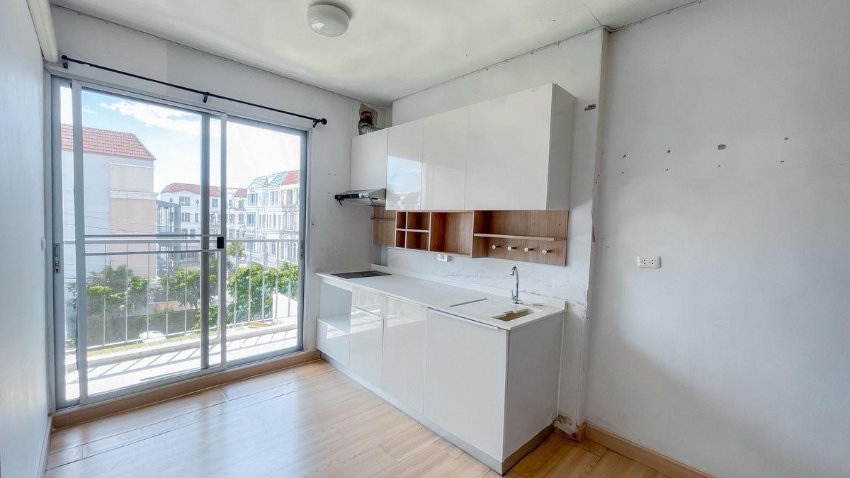 For SaleCondoPattanakan, Srinakarin : The cheapest in the Parkland Srinakarin project (The Parkland Srinakarin)  🛏️ 1 bedroom 🛁 1 bathroom 🛋️ 1 living room size 40 sqm. Building B 3 ✨ Price 1,700,000 baht ✨