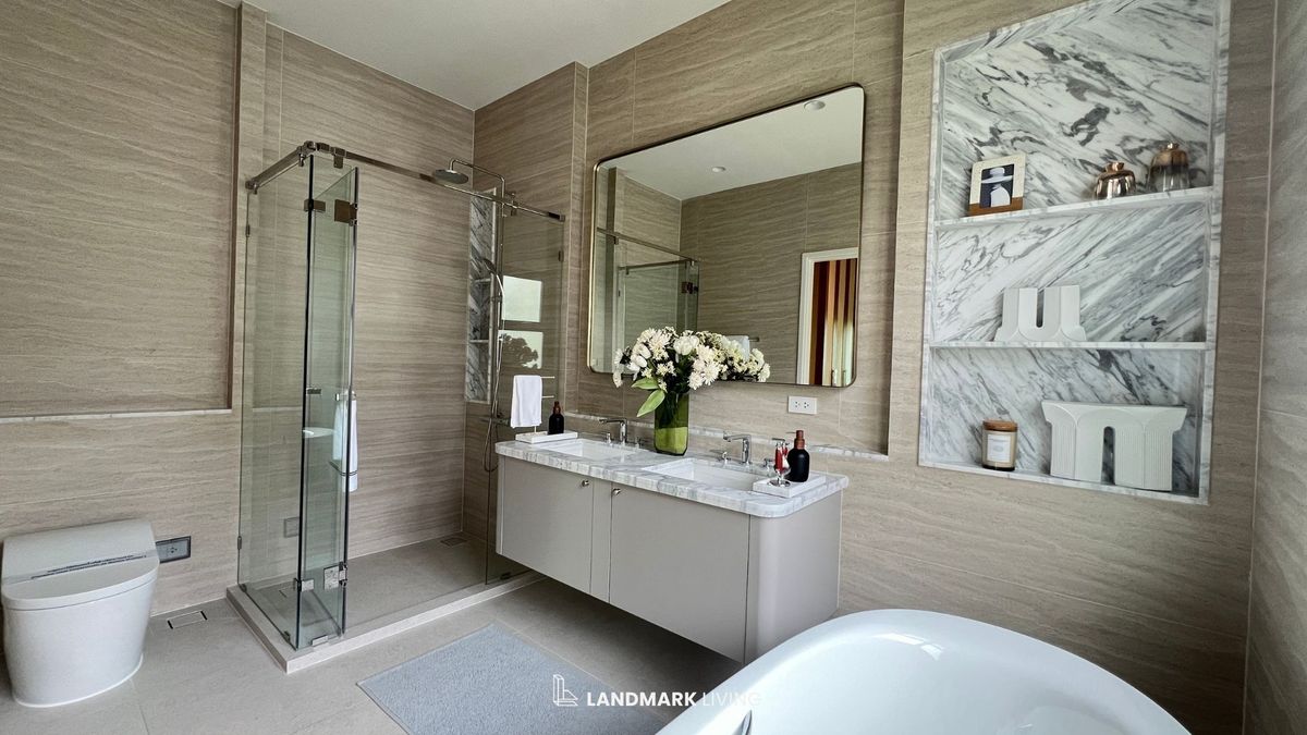 For SaleHousePattanakan, Srinakarin : ✨ Everything as in the picture Ready to move in. 🏡 Narinsiri Krungthep Kreetha. Real touch. Receive premium deals before anyone in Landmark Living 💯