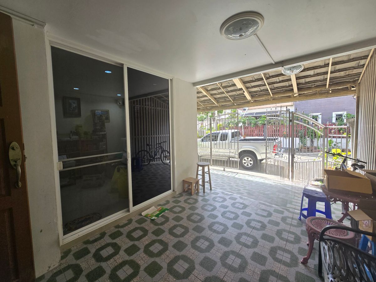 ขายทาวน์โฮมปิ่นเกล้า จรัญสนิทวงศ์ : ขาย ทาวน์โฮม บ้านศศิวรรณ สวนผัก  หลังริม เนื้อที่ 37.6 ตร.ว  อารมณ์สไตล์บ้านเดี่ยว  