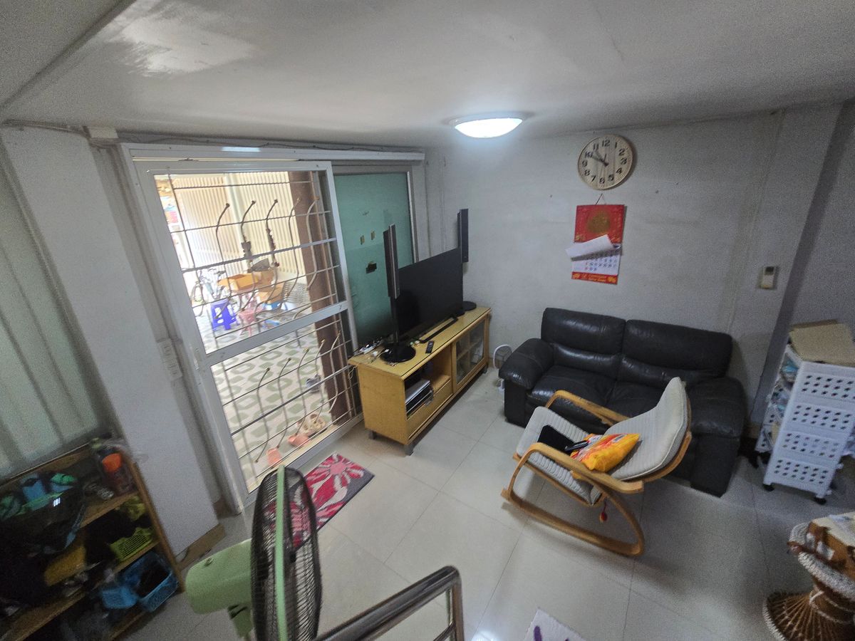 ขายทาวน์โฮมปิ่นเกล้า จรัญสนิทวงศ์ : ขาย ทาวน์โฮม บ้านศศิวรรณ สวนผัก  หลังริม เนื้อที่ 37.6 ตร.ว  อารมณ์สไตล์บ้านเดี่ยว  