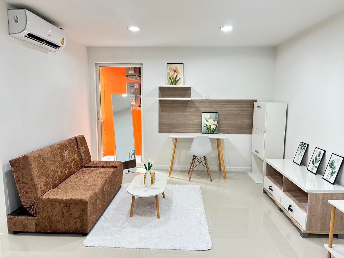 For RentCondoWongwianyai, Charoennakor : Rent RR990 The Pleenary Sathorn. Beautiful room, complete furniture near the BTS BTS, Krung Thon Buri.
