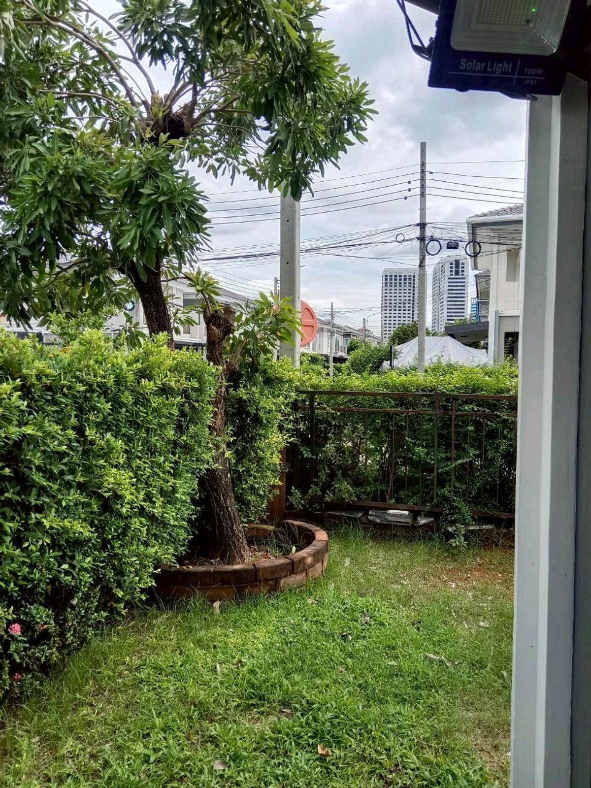 บ้านพัฒนาการ ศรีนครินทร์ : บ้านเดี่ยว ขาย เช่า บ้านมุม3 นอน 3 น้ำ 2 จอดรถ สนใจติดต่อคุณเนย 0938563451