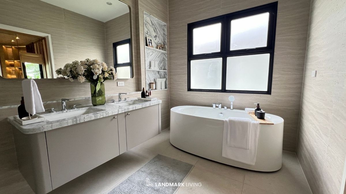 For SaleHousePattanakan, Srinakarin : ✨ Everything as in the picture Ready to move in. 🏡 Narinsiri Krungthep Kreetha. Real touch. Receive premium deals before anyone in Landmark Living 💯