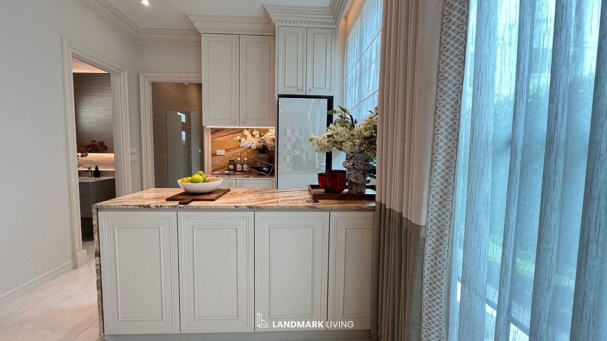 For SaleHousePattanakan, Srinakarin : ✨ Everything as in the picture Ready to move in. 🏡 Narinsiri Krungthep Kreetha. Real touch. Receive premium deals before anyone in Landmark Living 💯