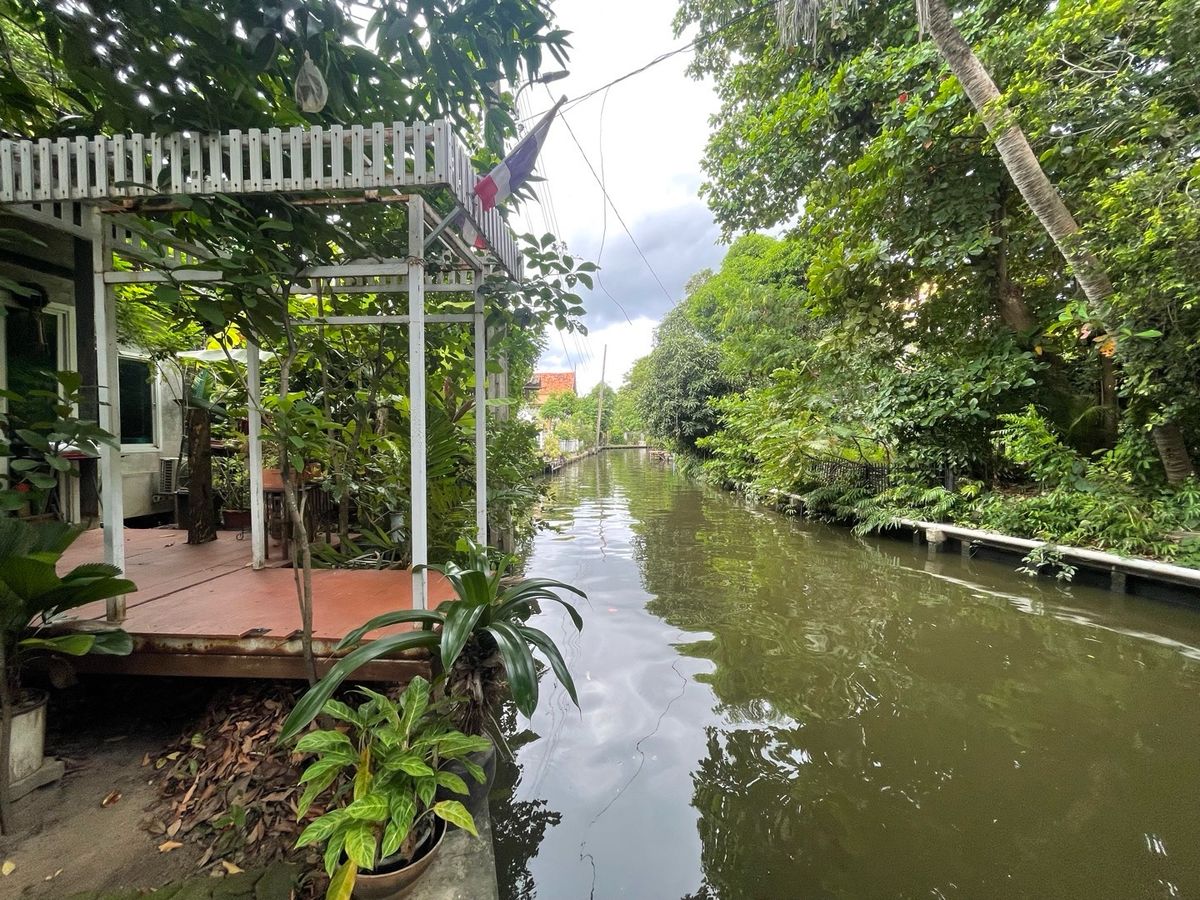 ขายที่ดินพุทธมณฑล ศาลายา : 📢👇ที่ดิน แปลงสวย พร้อมบ้าน 3 หลัง ริมคลองวัดโพธิ์ ต้นไม้ใหญ่บรรยากาศร่มรื่น เงียบสงบ ใกล้แหล่งท่องเที่ยว ตลาดน้ำคลองลัดมะยม และบางระมาด เหมาะพักอาศัย ทำที่พักHome stay ร้านอาหาร ร้านกาแฟ 