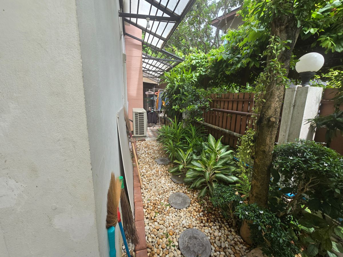 ขายทาวน์โฮมปิ่นเกล้า จรัญสนิทวงศ์ : ขาย ทาวน์โฮม บ้านศศิวรรณ สวนผัก  หลังริม เนื้อที่ 37.6 ตร.ว  อารมณ์สไตล์บ้านเดี่ยว  