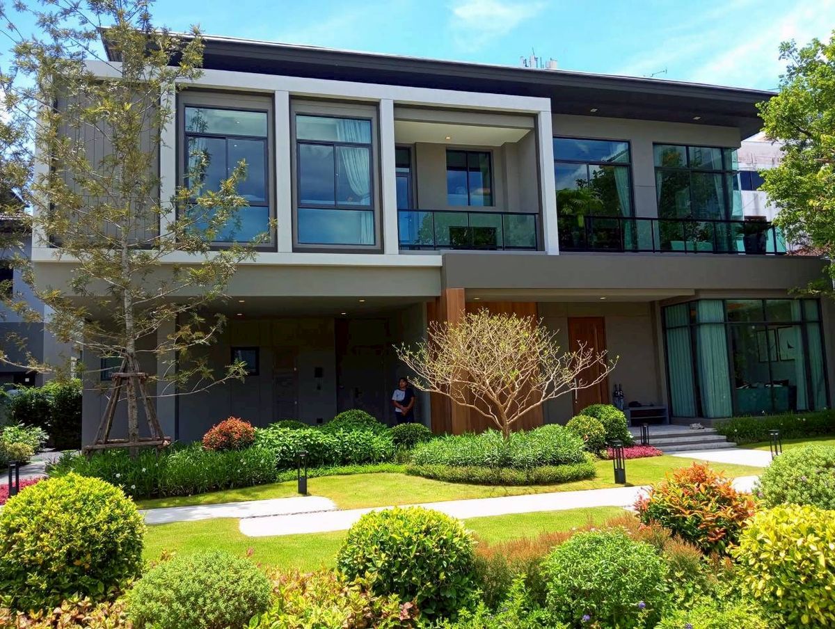For SaleHouseNonthaburi, Bang Yai, Bangbuathong : 2-story house for sale, Bangkok Boulevard Ngamwongwan Modern Tropical Luxury Home style. The area starts at 52- 174 square wah, 5 bedrooms, Rawadee Road, Talat Khwan Subdistrict, Mueang Nonthaburi District. Nonthaburi Province