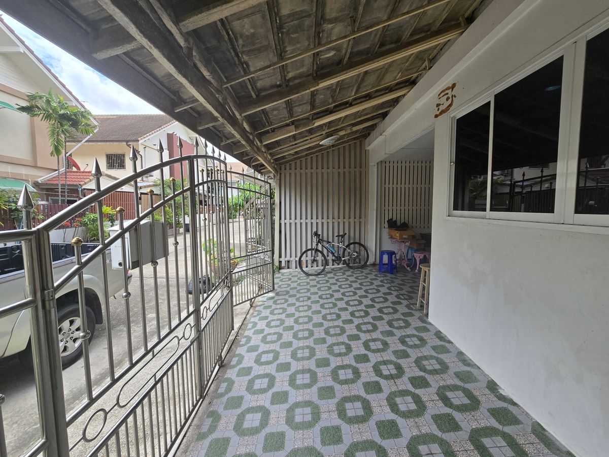 ขายทาวน์โฮมปิ่นเกล้า จรัญสนิทวงศ์ : ขาย ทาวน์โฮม บ้านศศิวรรณ สวนผัก  หลังริม เนื้อที่ 37.6 ตร.ว  อารมณ์สไตล์บ้านเดี่ยว  